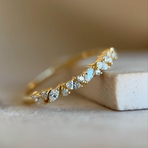 Délicate bague de fiançailles solitaire en moissanite taille marquise - bague de promesse en grappe unique - bague de mariage en filigrane - bague moissanite délicate