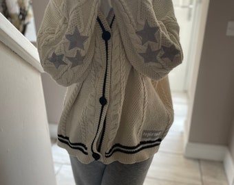 Cardigan Taylor folcloristico, cardigan folcloristico ricamato con stelle, regali di abbigliamento estivo per Swiftie, cardigan oversize, cardigan grosso per lei