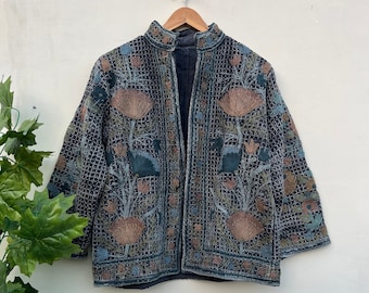 Giacca in tnt con ricamo suzani nero fatto a mano di nuova tendenza / abbigliamento da donna Cappotto bomber corto da donna, giacca Handloom Khadi stile Boho