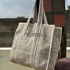 Handgemachte Boho Eco Freundliche nachhaltige robuste Lebensmittel-Einkaufstasche Gesteppte Baumwolle Hand bedruckte Reversible Floral Einkaufstasche
