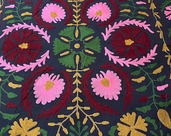 大型スザニ壁掛け 8'1'' x 12'1'' | ブラッシュピンクとキャメル