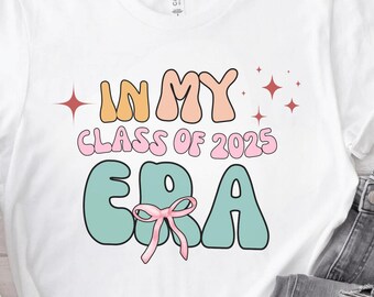 En mi clase de 2025, camiseta de último año de 2025, regalo para maestros de la clase de 2025, camiseta de la era de los maestros, moños coquetos, regalos de graduación universitaria para él