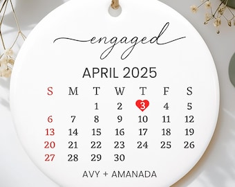 Verlovingsdag Keepsake Ornament Verlovingsaankondiging Gepersonaliseerde kalender met namen Verloofd stel keramisch ornament Cadeau voor dochter