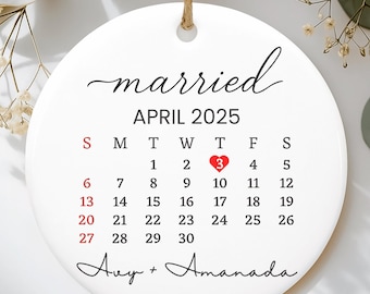 Getrouwd ornament Kalendercadeau - Gepersonaliseerde kalenderornament Huwelijkscadeau - Aangepast ornament trouwdatum jubileum - Onze 1e kerst