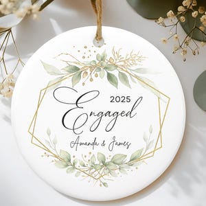 Adorno de compromiso personalizado, adorno de compromiso con nombres y fecha, regalo de compromiso para pareja, regalo de fiesta de compromiso para él y para ella