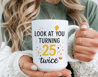 50e verjaardagscadeau voor vrouwen, 50e verjaardag mok, gepersonaliseerde verjaardagscadeaus grappig 50e koffiekop 1975, aangepast cadeau voor 50-jarige vrouw