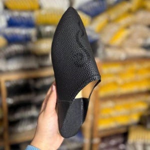 Handmade Moroccan Leather Babouche Slippers: Unisex Boho Style