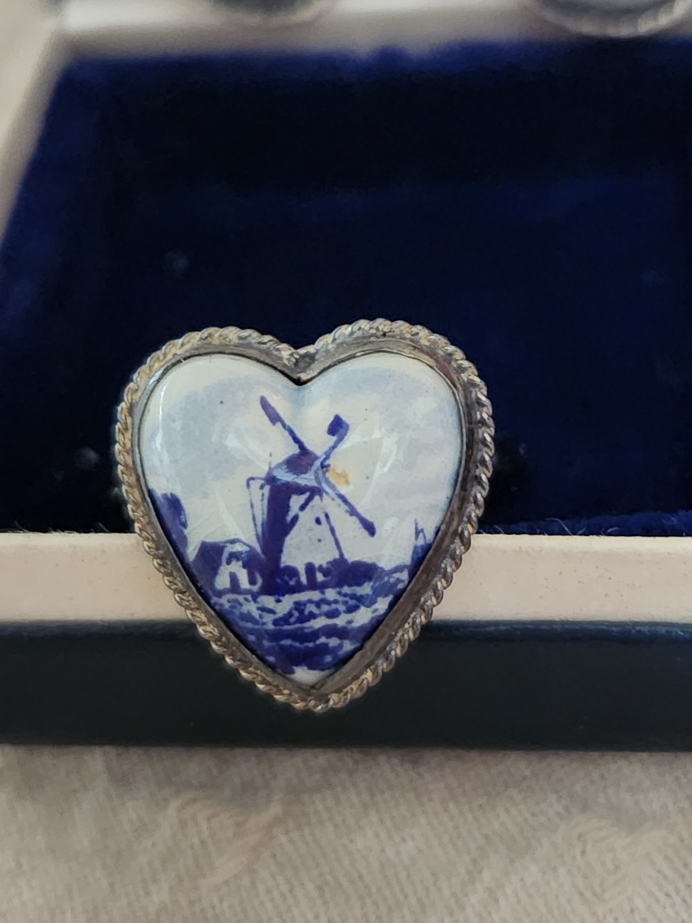 Delft Blue Holland Dutch Windmill Vintage Heart Ring Oval Screwback ...
