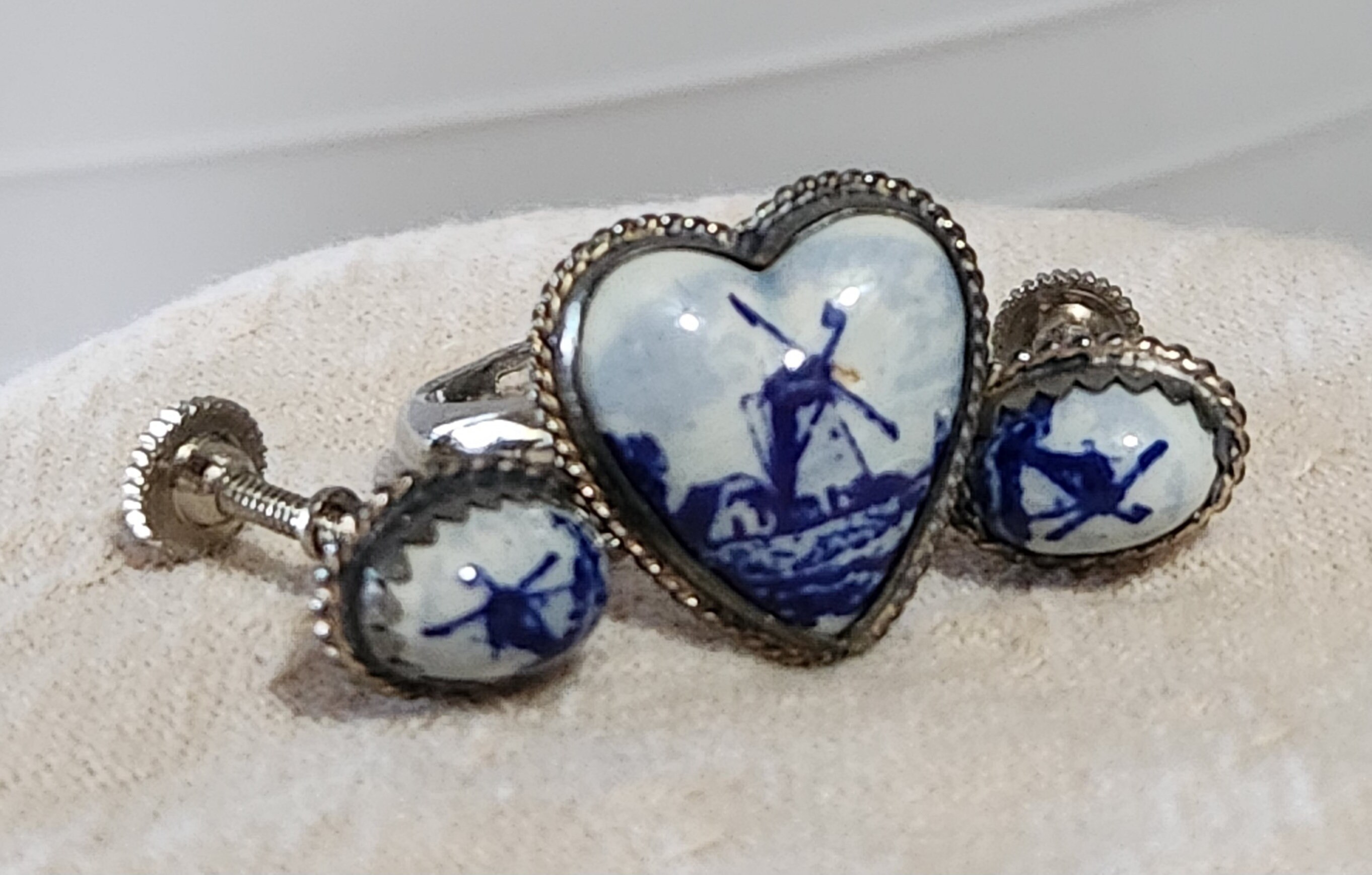 Delft Blue Holland Dutch Windmill Vintage Heart Ring Oval Screwback ...