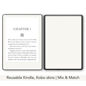 Może przedstawiać: Zbliżenie na czarno-biały czytnik e-booków wyświetlający tekst "ROZDZIAŁ 1" i fragment książki. Czytnik e-booków znajduje się na białym tle. Reusable Kindle, Kobo skins | Mix & Match jest napisane pod czytnikiem e-booków.