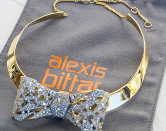 Cuello con lazo de encaje y mosaico incrustado de cristal de Alexis Bittar