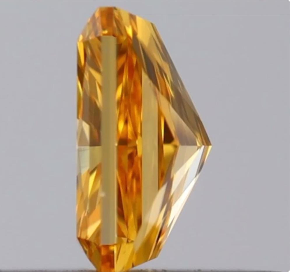 0.25 Ct. Fancy Vivid Orange-yellow, Natural Even, VS1 Radiant 