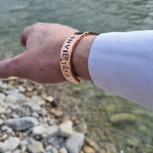 Koperen Armband | Handgesmeed | 80 g | Manchetarmband | Massief Armband | 5 x 11 mm | Invictus Armband | Personalisatie