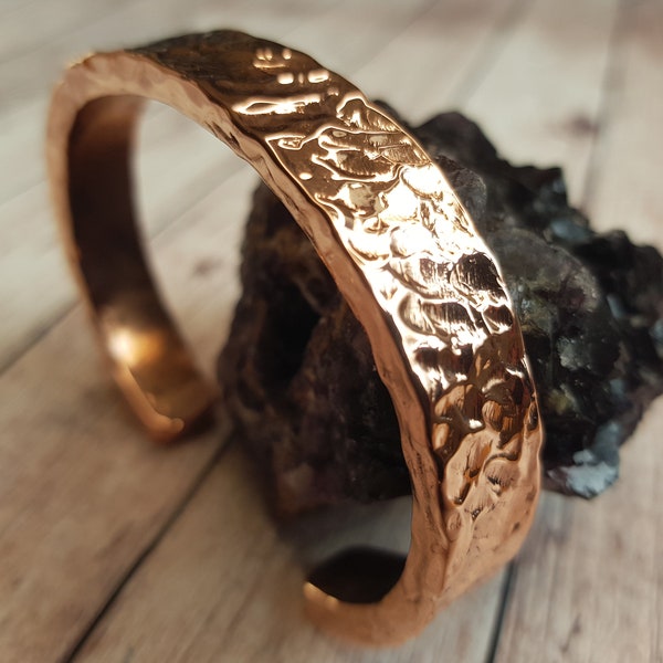 Pulsera de cobre. Regalo para hombre. Pulsera para hombres. 75 gramos. Brazalete forjado. Único.