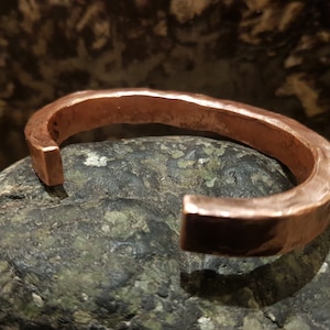 Bracelet homme viking. Bracelet en cuivre. Bijoux homme. Viking bracelet men. Forged bracelet. mens copper bracelet. Solid Bracelet.