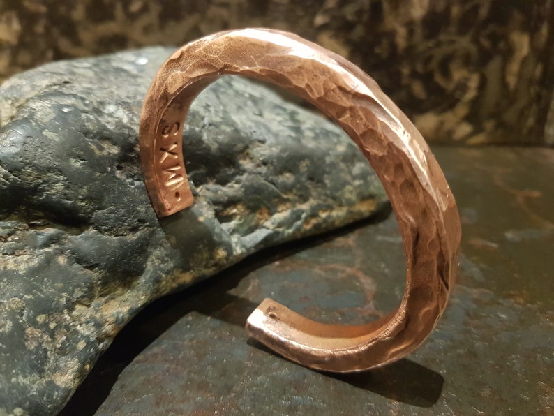 Bijoux homme unique. Bracelet cuivre forgé. Bracelet homme. Bijoux homme. Forged copper bracelet. Cuff bracelet. Massive Copper Bracelet.