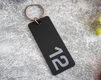 Personalised Black Acrylic Hotel Keychain – Modern Engraved Room Tag for Apartments, Villas & Penthouses