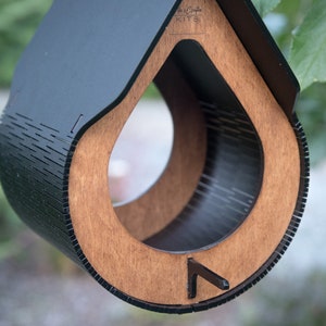 Vogelhaus Modell Teardrop Garten, handgemachtes Geschenk für Vogelliebhaber Gartendekor aus Holz Teil montiert. Bild 6