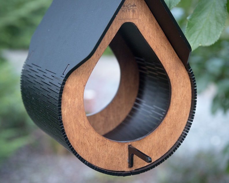 Vogelhaus Modell Teardrop Garten, handgemachtes Geschenk für Vogelliebhaber Gartendekor aus Holz Teil montiert. Bild 6