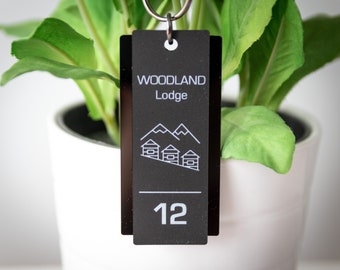 Custom Motel keychain - Personalized Hotel Key Holder with Name, Logo and Room Number - Unique Key Tag for Motels - Personalized Keyring.