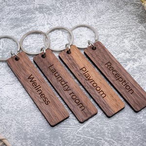 Customizable Walnut Veneer Key Fob: Engraved Wooden Keyring