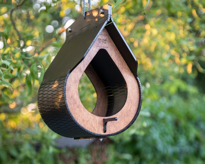 Vogelhaus Modell Teardrop Garten, handgemachtes Geschenk für Vogelliebhaber Gartendekor aus Holz Teil montiert. Bild 5