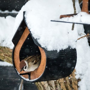 Vogelhaus Modell Teardrop Garten, handgemachtes Geschenk für Vogelliebhaber Gartendekor aus Holz Teil montiert. Bild 3