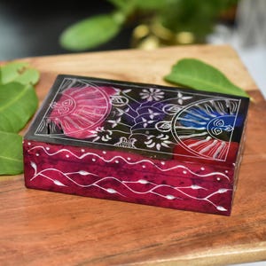 Joyero con diseño de sol celta tallado en esteatita y teñido anudado multicolor, caja de regalo, caja de tesoro con cartas del tarot renacentista