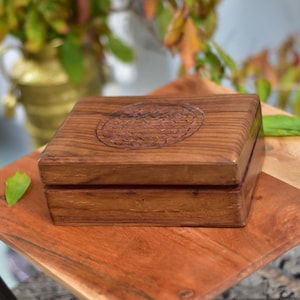Vintage indien sculpté à la main cercle celtique Shisham cadeau fait main en bois boîte au trésor - boîte en bois irlandaise cadeau pour elle boîte à bijoux décoration bohème