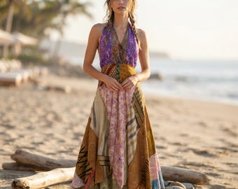 Puede incluir: Un vestido largo tipo halter con un diseño de patchwork que presenta varios patrones y colores, incluyendo morado, dorado, marrón y beige. La prenda tiene un escote en V y una falda fluida con múltiples paneles de tela. El texto #127 es visible.