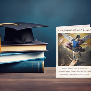 Traditionele afstudeerkaart met de aartsengel Michaël | Vintage katholieke wenskaart | Religieus-katholieke kaart voor afgestudeerden