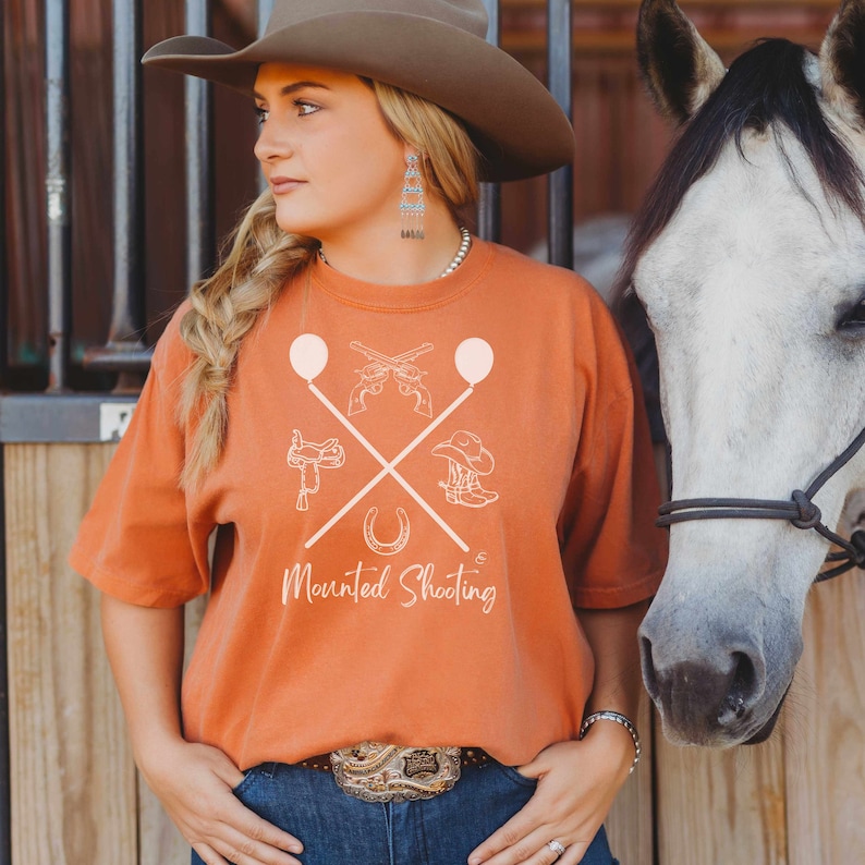 Mounted Shooting Comfort Colors T-Shirt, Westernpferd Tee Bild 2