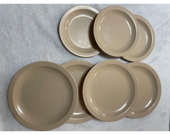 Lote de 7 platos Serco Vintage color tostado, tamaño/estilo restaurante, 5 1/2 pulgadas y 6 1/2 pulgadas.