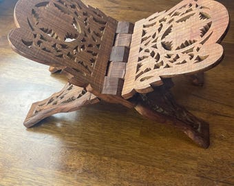 Leggio pieghevole vintage in legno intagliato a mano, con intarsi floreali Rehal, 38 cm, marrone.
