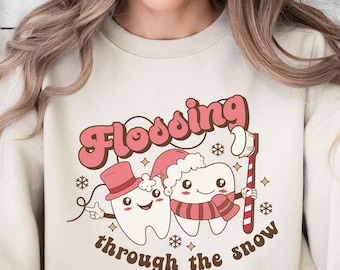 Sudadera navideña de dentista, suéter "Singing Through the Snow", camiseta navideña de dentista, camiseta de higienista dental, camiseta de asistente de dentista