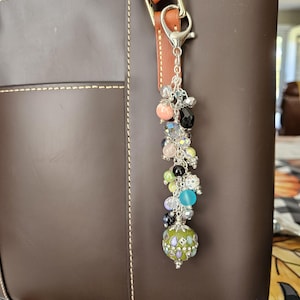 Charm para bolso verde