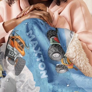 Personalisierte Monster Trucks Decke, Weihnachtsgeschenk, Jungenzimmer Dekor, Minky Decke, benutzerdefinierte Monster Jam Decke Bild 9