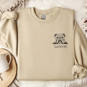 CUSTOM BULLDOG Sweatshirt, Bull Dog Mom Sweatshirt, Bulldog Custom Dog Name Sweatshirt, Custom Bulldog Dog Mom Sweatshirt, Bulldog lover Tee