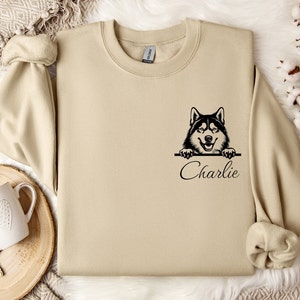 CUSTOM SIBERIAN HUSKY Sweatshirt, Husky Mom Sweatshirt, Gift for Husky Mom, Custom Husky Name Sweatshirt, Husky Lover Gift, Husky Mama Gift
