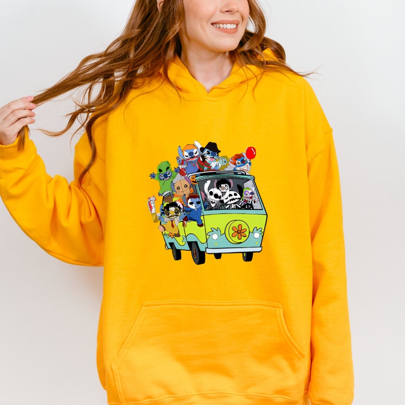 Sudadera de Stitch para Halloween, sudadera con capucha de Stitch con personajes de películas de terror, sudadera con Stitch Get In Loser, sudadera de fiesta de Halloween imagen 1