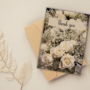 Blanko-Dankeschön-Karte mit elegantem Blumendesign