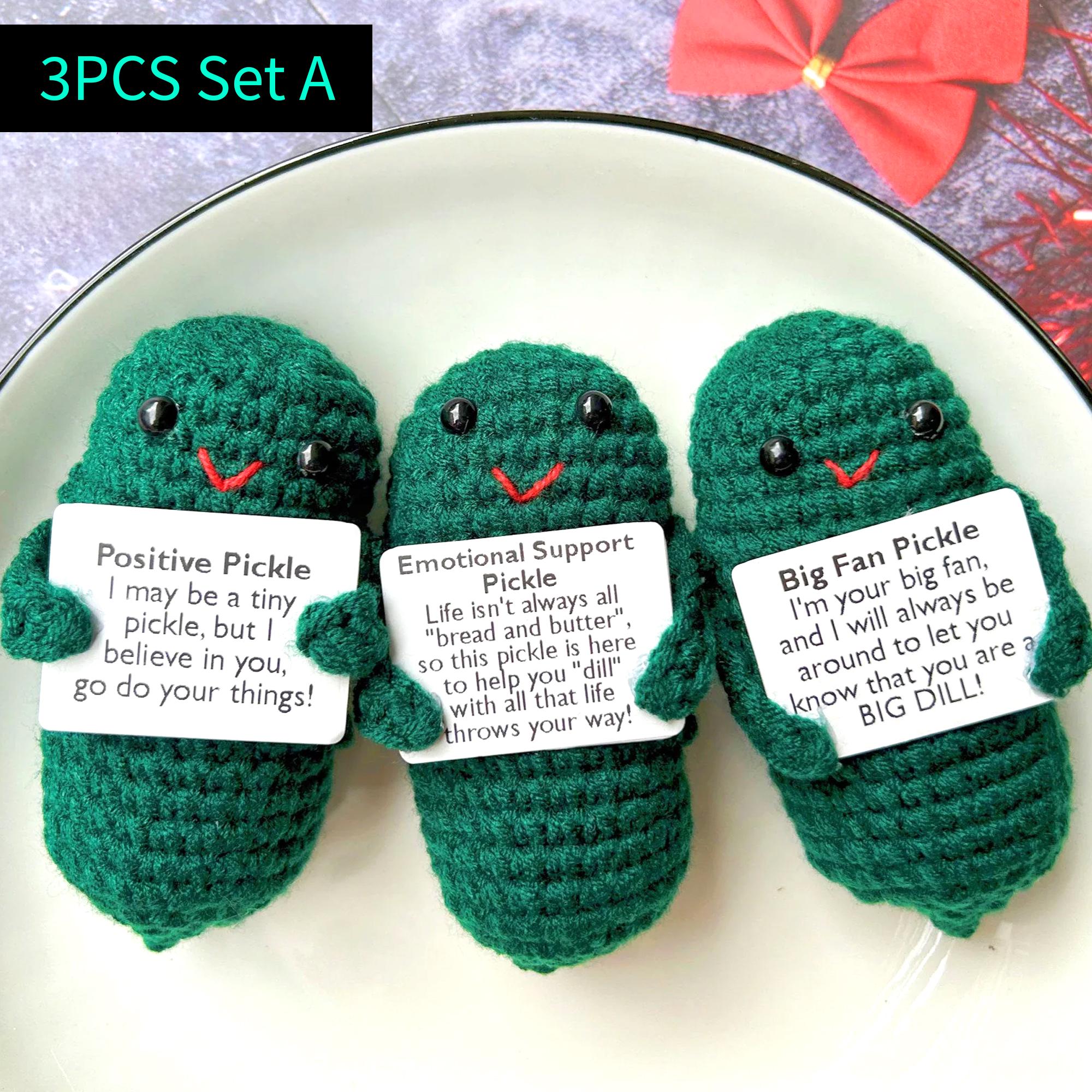MYUNCEN Grappige positieve augurk, pluche wol breien pop beeldje, handgemaakte emotionele ondersteuning cactus gehaakt ingelegde komkommer cadeau, knuffel augurk positieve gehaakte groenten geschenken