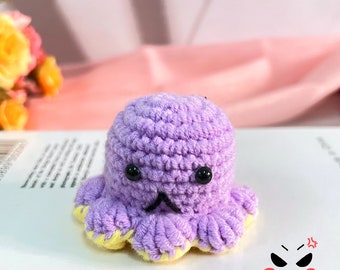 Mini pulpo cambiante de cara volteable de ganchillo hecho a mano