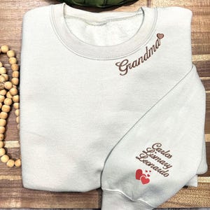 Custom Grandma Sweatshirt with Kid Names on sleeve, Personalized Mom Embroidery, Mother&#39;s day gift, Birthday gift for nana, Christmas gift
