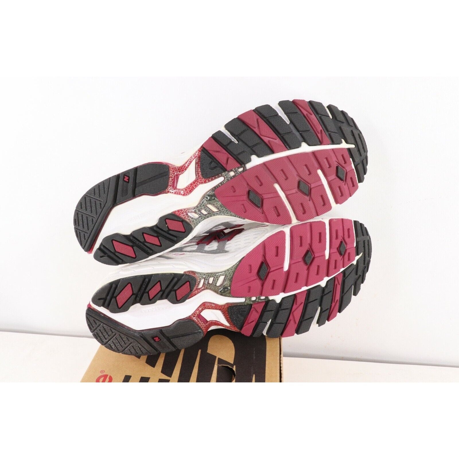 New balance 1060 running shoe hotsell