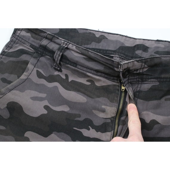 90s Streetwear Mens 36 Distressed Above Knee Camo… - image 7