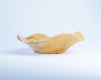 Handgemachte Schale aus Weidenholz: Rustikales Herzstück, Dekorative Obstschale