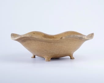 Handcrafted Wooden Bowl: Rustic Scalloped Edge Wood Centerpiece