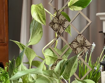 Enrejado de plantas florales de madera hecho a mano