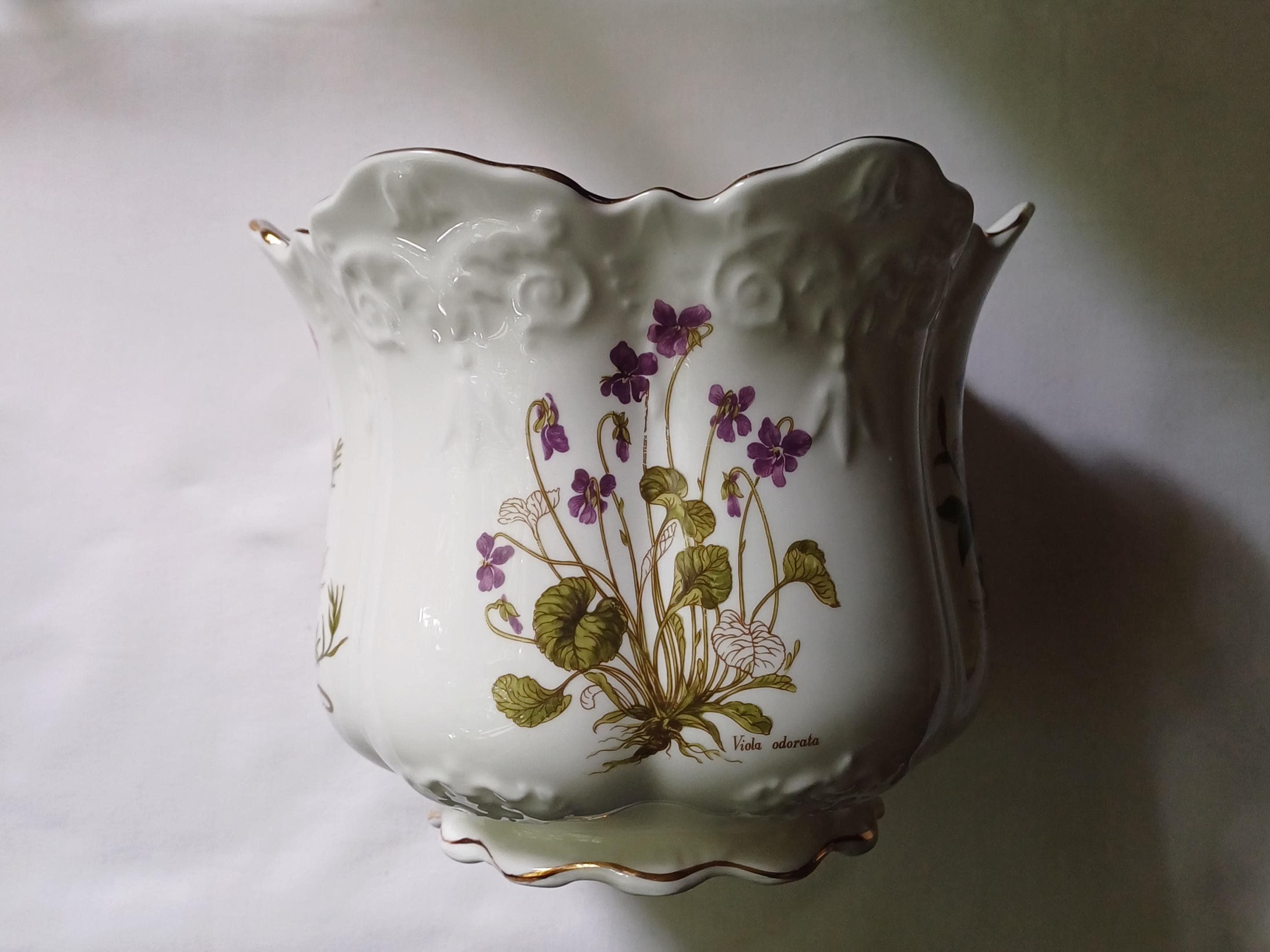 イギリス製 BROSNIC BONE CHINA 薔薇・ローズ柄 チューリップ型の陶器